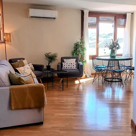 Skyline Apartment *
